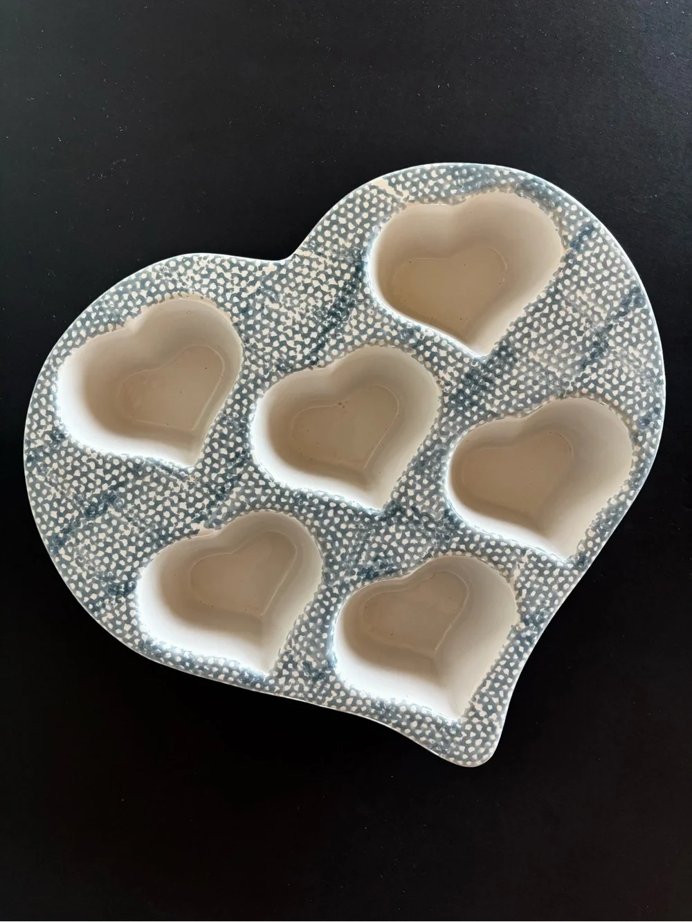 Vintage Spongeware Heart-Shaped Ceramic Muffin Cupcake Baker